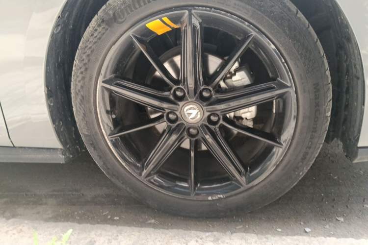 Used CHANGAN UNI-V 2022 1.5T Prestige Version Right Front Wheel Hub