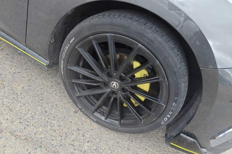 Used CHANGAN UNI-V 2022 1.5T Sport Edition Right Front Wheel Hub