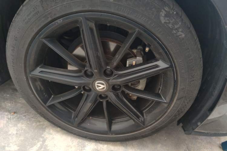 Used CHANGAN UNI-V 2022 1.5T Prestige Version Right Front Wheel Hub