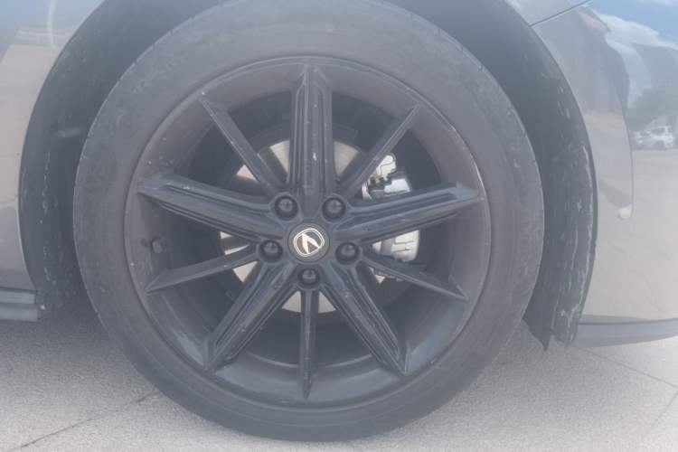 Used CHANGAN UNI-V 2022 1.5T Prestige Version Right Front Wheel Hub