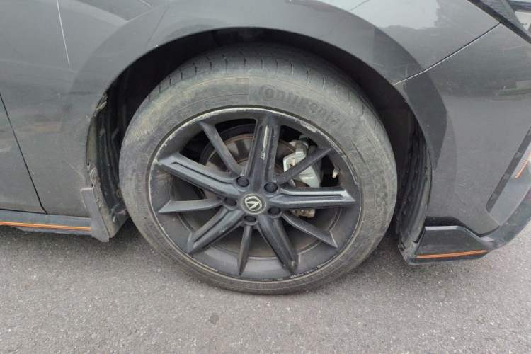Used CHANGAN UNI-V 2022 1.5T Sport Edition Right Front Wheel Hub