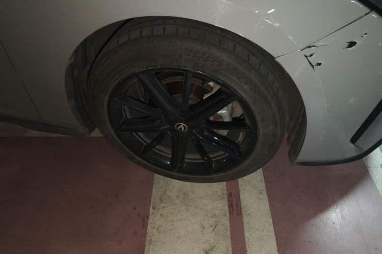 Used CHANGAN UNI-V 2022 1.5T Prestige Version Right Front Wheel Hub