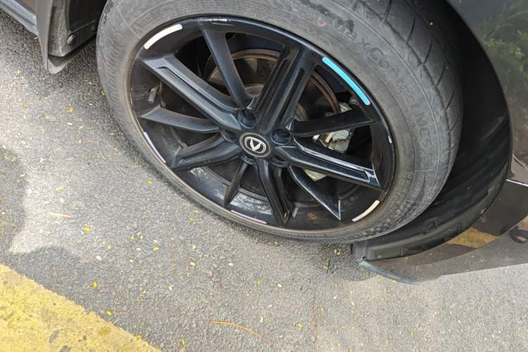 Used CHANGAN UNI-V 2022 1.5T Prestige Version Right Front Wheel Hub