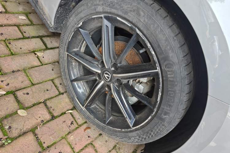 Used CHANGAN UNI-V 2022 1.5T Prestige Version Right Front Wheel Hub