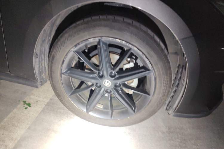 Used CHANGAN UNI-V 2022 1.5T Prestige Version Right Front Wheel Hub
