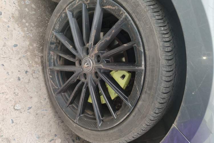 Used CHANGAN UNI-V 2022 1.5T Sport Edition Right Front Wheel Hub