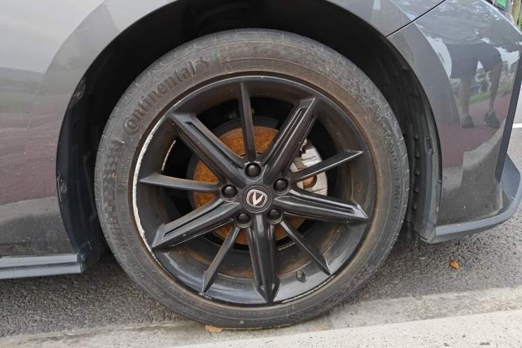Used CHANGAN UNI-V 2022 1.5T Prestige Version Right Front Wheel Hub