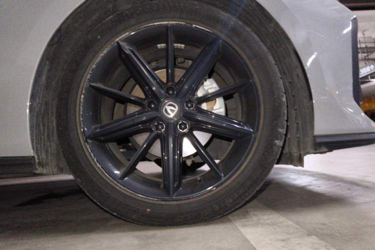 Used CHANGAN UNI-V 2022 1.5T Prestige Version Right Front Wheel Hub