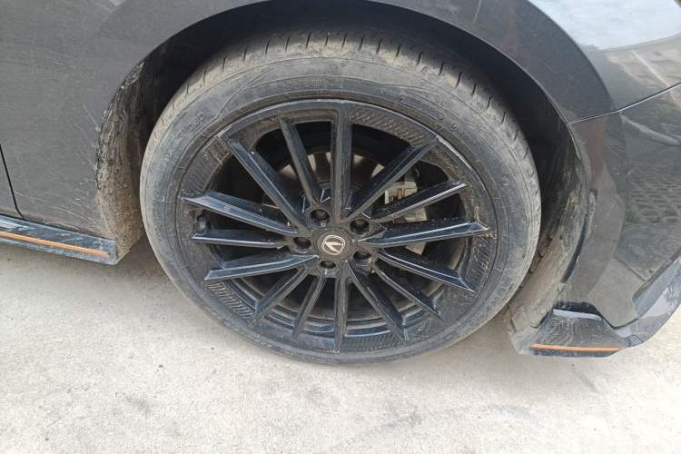 Used CHANGAN UNI-V 2022 1.5T Sport Edition Right Front Wheel Hub
