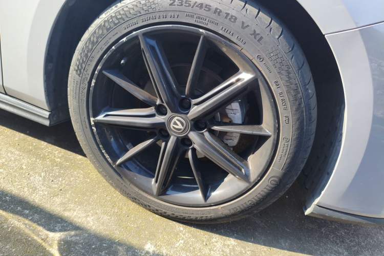 Used CHANGAN UNI-V 2022 1.5T Prestige Version Right Front Wheel Hub