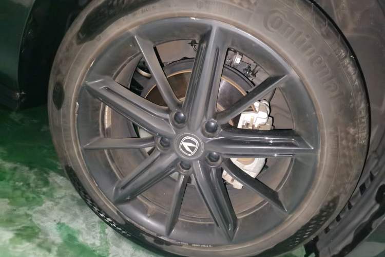 Used CHANGAN UNI-V 2022 1.5T Prestige Version Right Front Wheel Hub