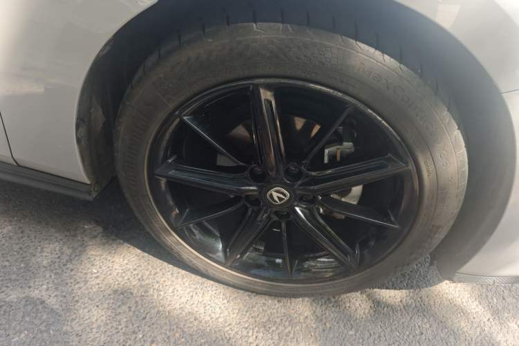Used CHANGAN UNI-V 2022 1.5T Prestige Version Right Front Wheel Hub