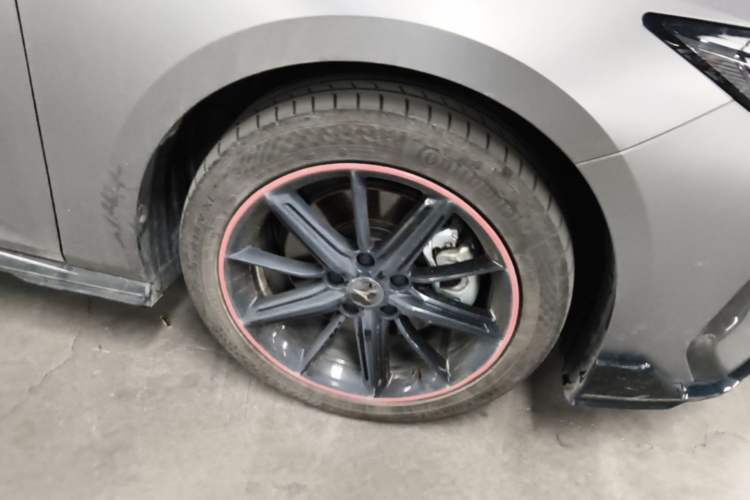 Used CHANGAN UNI-V 2022 2.0T Leading-Speed Edition Right Front Wheel Hub