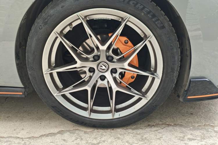 Used CHANGAN UNI-V 2022 1.5T Sport Edition Right Front Wheel Hub