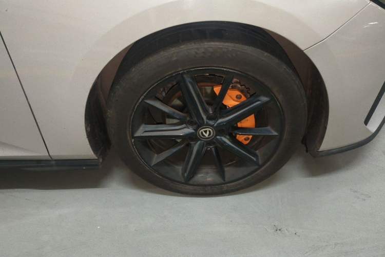 Used CHANGAN UNI-V 2022 1.5T Prestige Version Right Front Wheel Hub