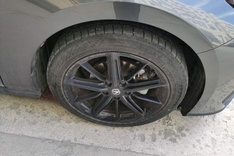 Used CHANGAN UNI-V 2022 1.5T Prestige Version Right Front Wheel Hub