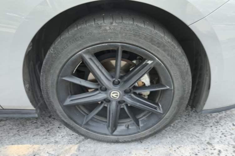 Used CHANGAN UNI-V 2022 1.5T Prestige Version Right Front Wheel Hub
