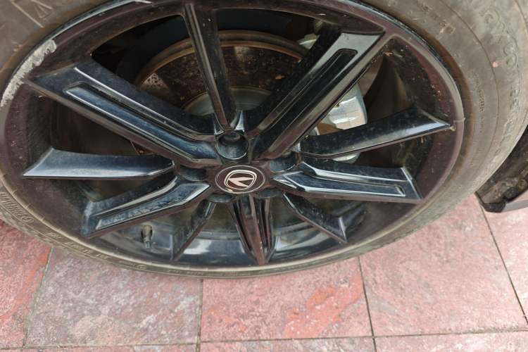 Used CHANGAN UNI-V 2022 1.5T Prestige Version Right Front Wheel Hub