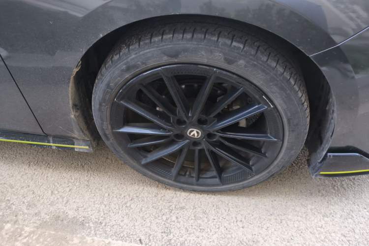 Used CHANGAN UNI-V 2022 1.5T Sport Edition Right Front Wheel Hub
