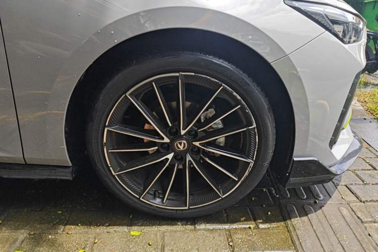 Used CHANGAN UNI-V 2022 1.5T Sport Edition Right Front Wheel Hub