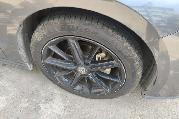Used CHANGAN UNI-V 2022 1.5T Prestige Version Right Front Wheel Hub