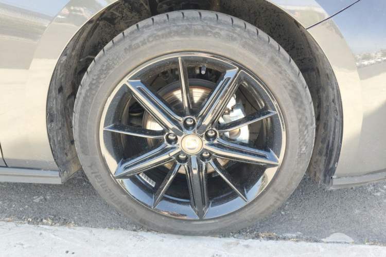 Used CHANGAN UNI-V 2022 1.5T Prestige Version Right Front Wheel Hub