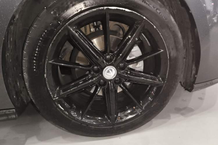 Used CHANGAN UNI-V 2022 1.5T Smart Navigation Version Right Front Wheel Hub