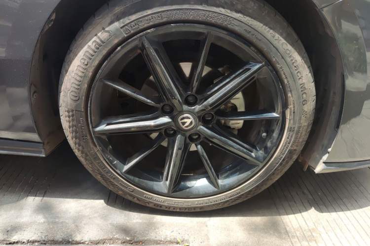 Used CHANGAN UNI-V 2022 1.5T Prestige Version Right Front Wheel Hub