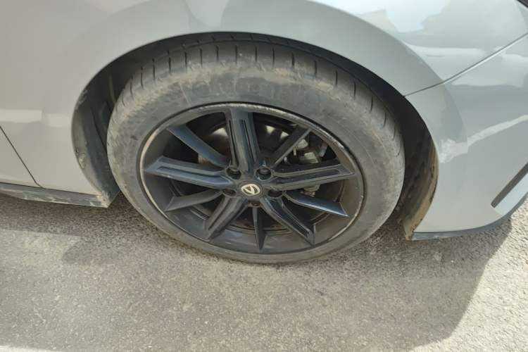 Used CHANGAN UNI-V 2022 1.5T Prestige Version Right Front Wheel Hub