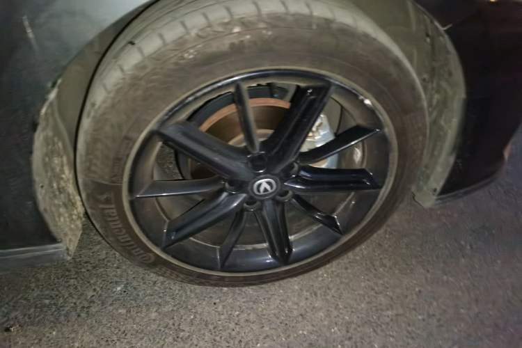 Used CHANGAN UNI-V 2022 1.5T Prestige Version Right Front Wheel Hub