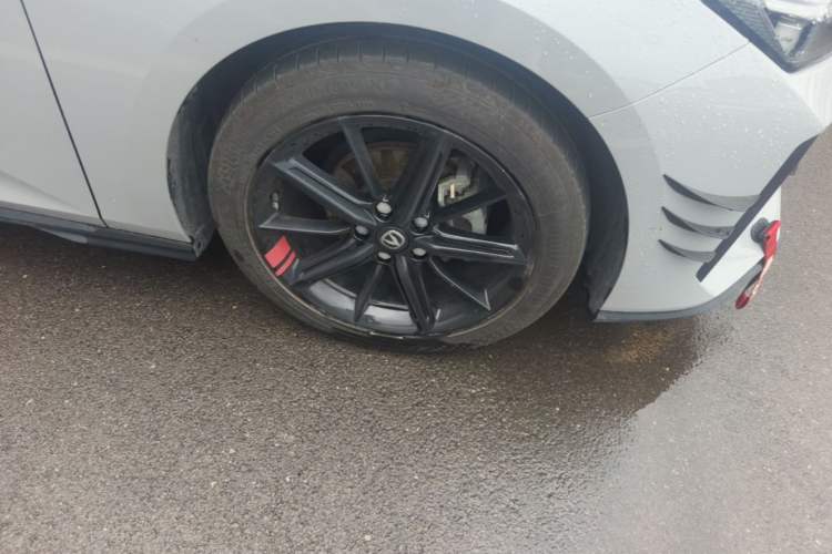 Used CHANGAN UNI-V 2022 1.5T Prestige Version Right Front Wheel Hub