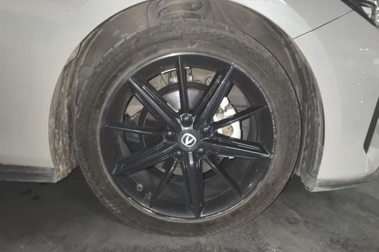 Used CHANGAN UNI-V 2022 1.5T Prestige Version Right Front Wheel Hub
