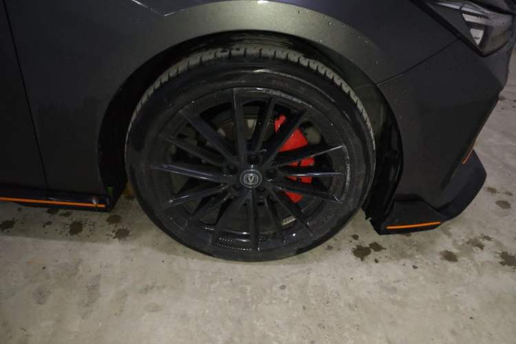 Used CHANGAN UNI-V 2022 1.5T Sport Edition Right Front Wheel Hub