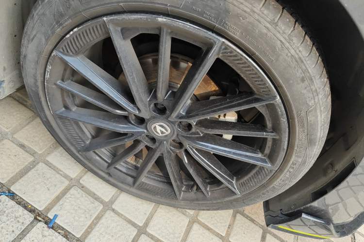Used CHANGAN UNI-V 2022 1.5T Sport Edition Right Front Wheel Hub