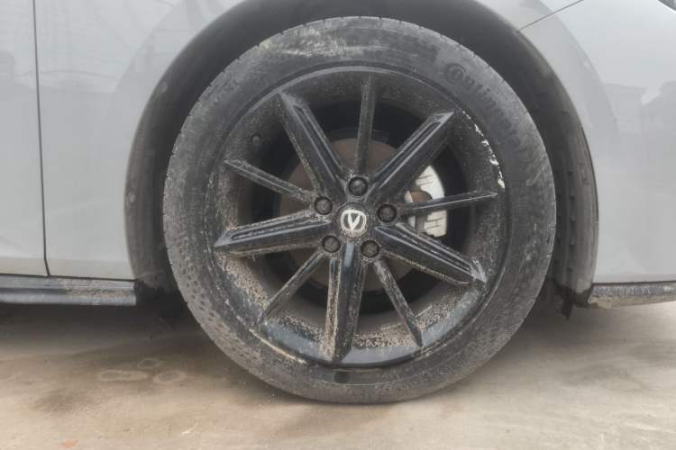 Used CHANGAN UNI-V 2022 1.5T Prestige Version Right Front Wheel Hub