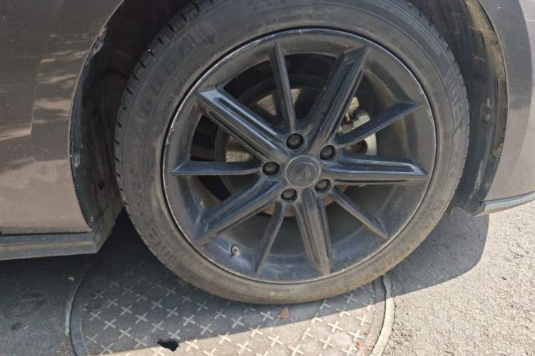 Used CHANGAN UNI-V 2022 1.5T Prestige Version Right Front Wheel Hub