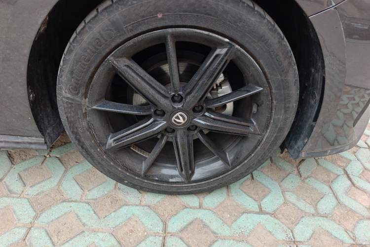 Used CHANGAN UNI-V 2022 1.5T Excellence Model Right Front Wheel Hub