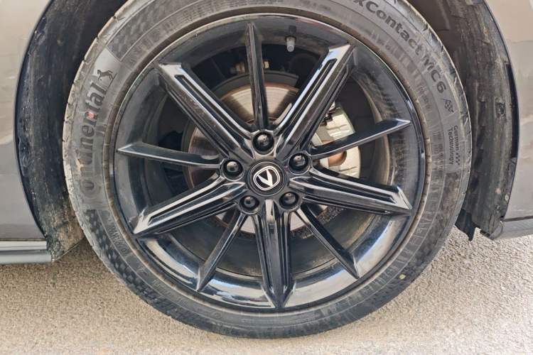 Used CHANGAN UNI-V 2022 1.5T Prestige Version Right Front Wheel Hub