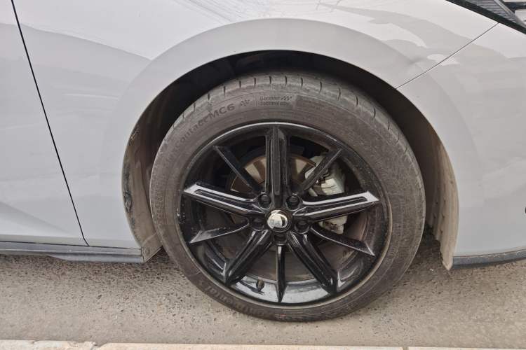 Used CHANGAN UNI-V 2022 1.5T Prestige Version Right Front Wheel Hub