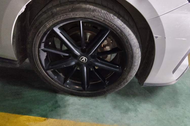 Used CHANGAN UNI-V 2022 1.5T Prestige Version Right Front Wheel Hub