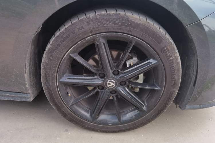 Used CHANGAN UNI-V 2022 1.5T Smart Navigation Version Right Front Wheel Hub