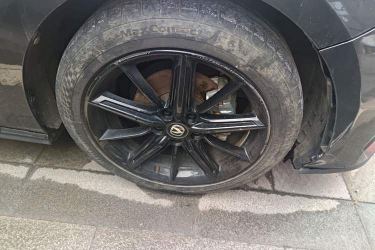Used CHANGAN UNI-V 2022 1.5T Prestige Version Right Front Wheel Hub
