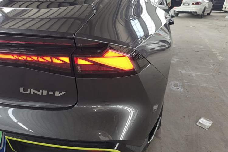 Used CHANGAN UNI-V 2022 1.5T Sport Edition Right Rear Taillight