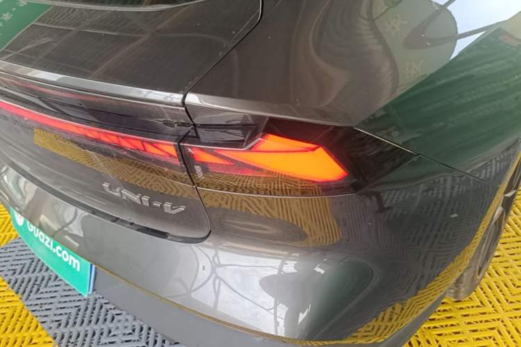 Used CHANGAN UNI-V 2022 1.5T Prestige Version Right Rear Taillight