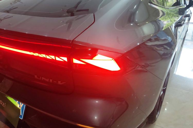 Used CHANGAN UNI-V 2022 1.5T Prestige Version Right Rear Taillight