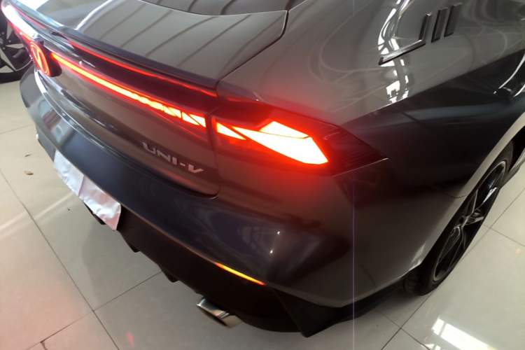Used CHANGAN UNI-V 2022 1.5T Prestige Version Right Rear Taillight