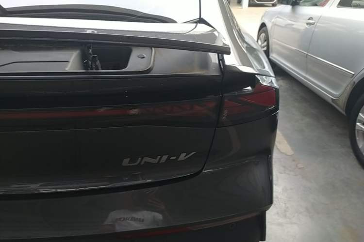 Used CHANGAN UNI-V 2022 1.5T Prestige Version Right Rear Taillight