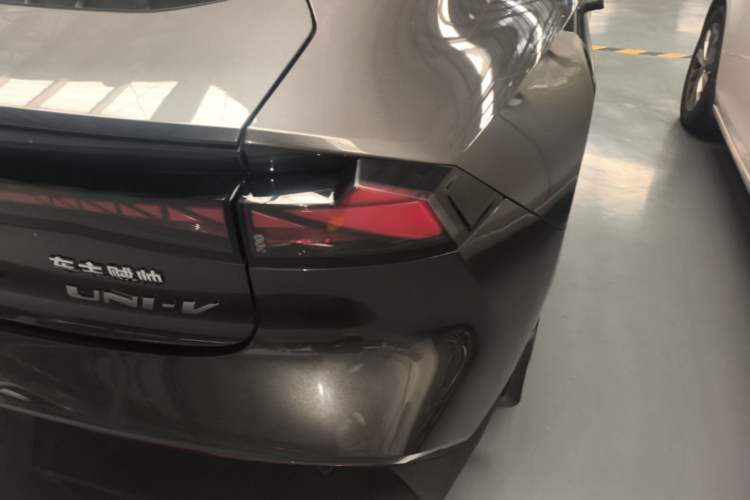 Used CHANGAN UNI-V 2022 1.5T Prestige Version Right Rear Taillight