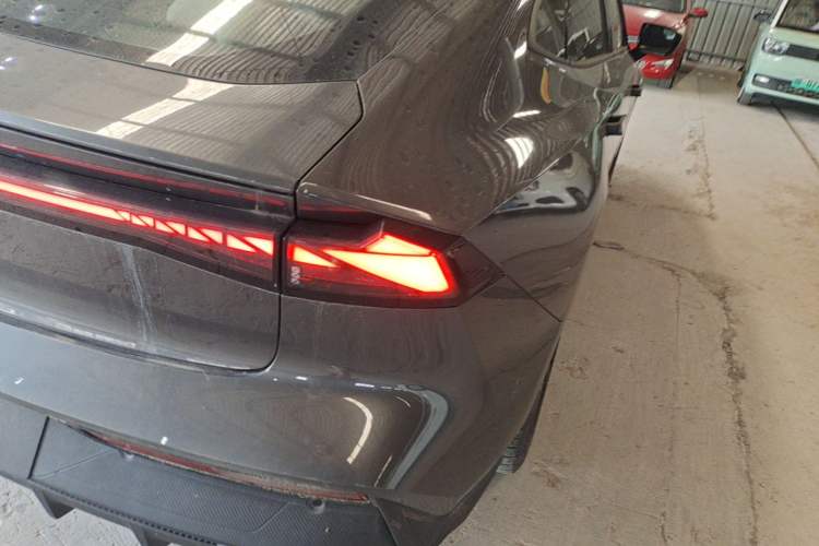 Used CHANGAN UNI-V 2022 1.5T Smart Navigation Version Right Rear Taillight