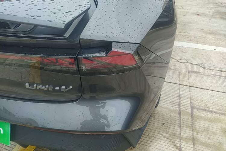 Used CHANGAN UNI-V 2022 1.5T Smart Navigation Version Right Rear Taillight